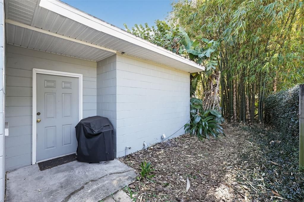 待售: $319,900 (2 贝兹, 1 浴室, 965 平方英尺)