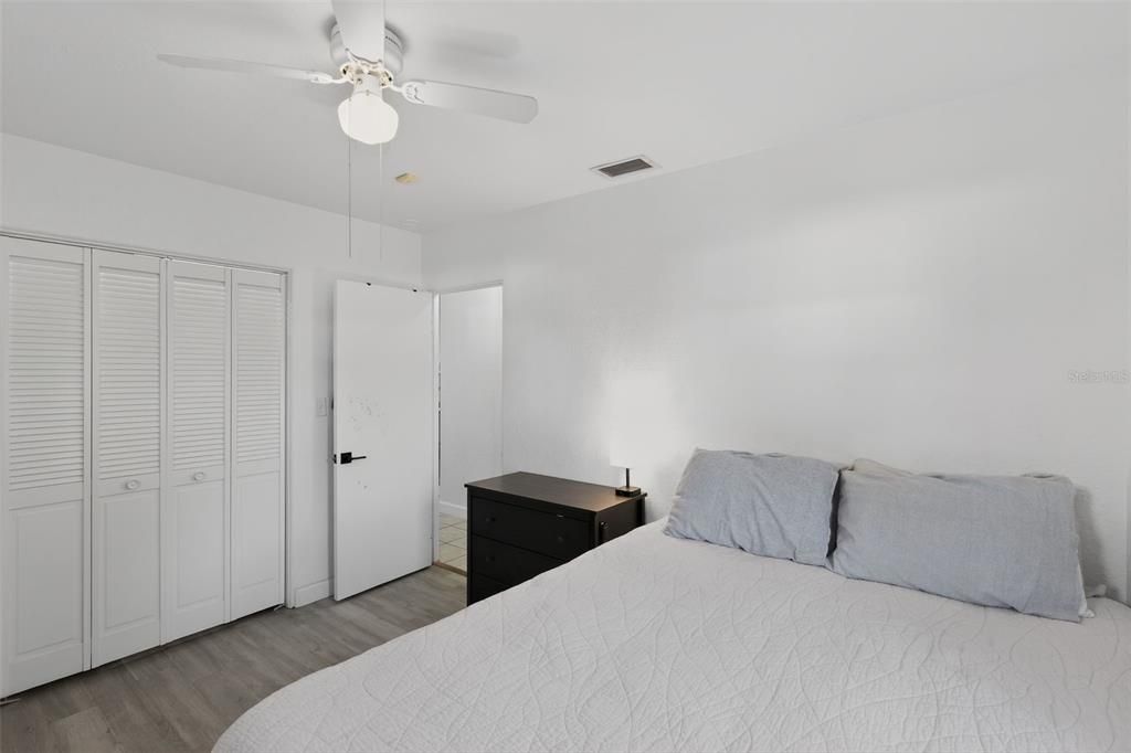 待售: $319,900 (2 贝兹, 1 浴室, 965 平方英尺)