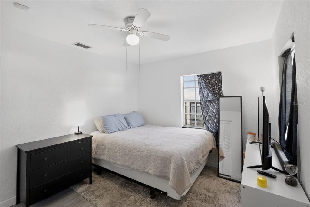 待售: $319,900 (2 贝兹, 1 浴室, 965 平方英尺)