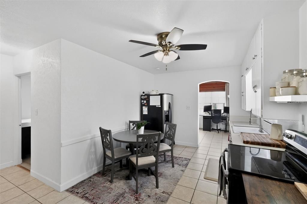 待售: $319,900 (2 贝兹, 1 浴室, 965 平方英尺)