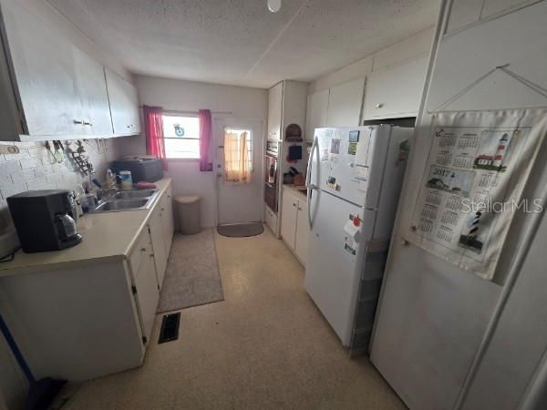 For Sale: $78,000 (3 beds, 2 baths, 960 Square Feet)