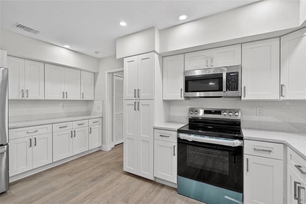 For Sale: $570,000 (3 beds, 3 baths, 2254 Square Feet)