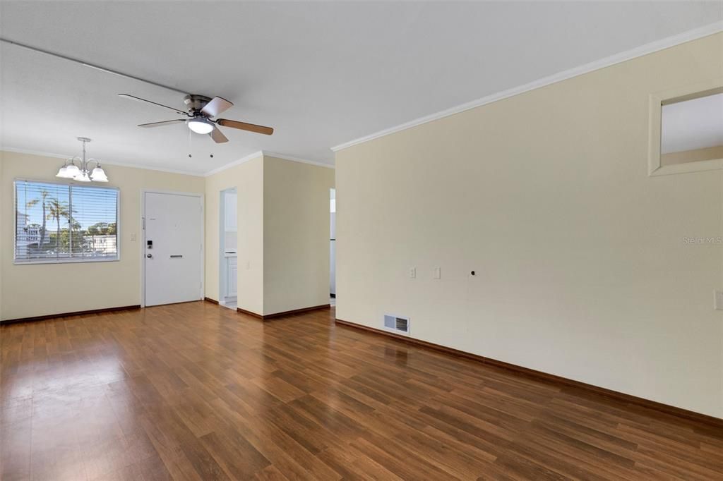 待售: $69,000 (1 贝兹, 1 浴室, 576 平方英尺)