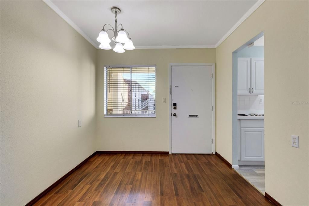 待售: $69,000 (1 贝兹, 1 浴室, 576 平方英尺)