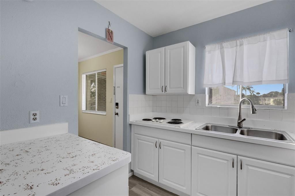 待售: $69,000 (1 贝兹, 1 浴室, 576 平方英尺)