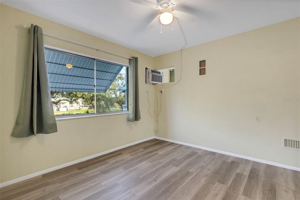 待售: $69,000 (1 贝兹, 1 浴室, 576 平方英尺)