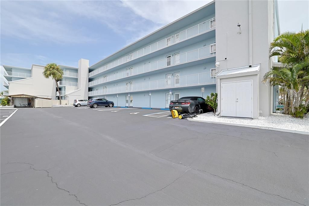 出租: $1,900 (0 贝兹, 1 浴室, 459 平方英尺)