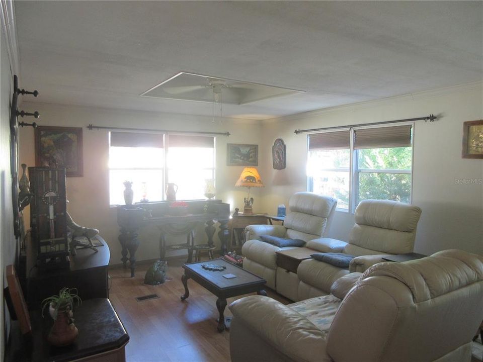 For Sale: $134,900 (3 beds, 1 baths, 958 Square Feet)