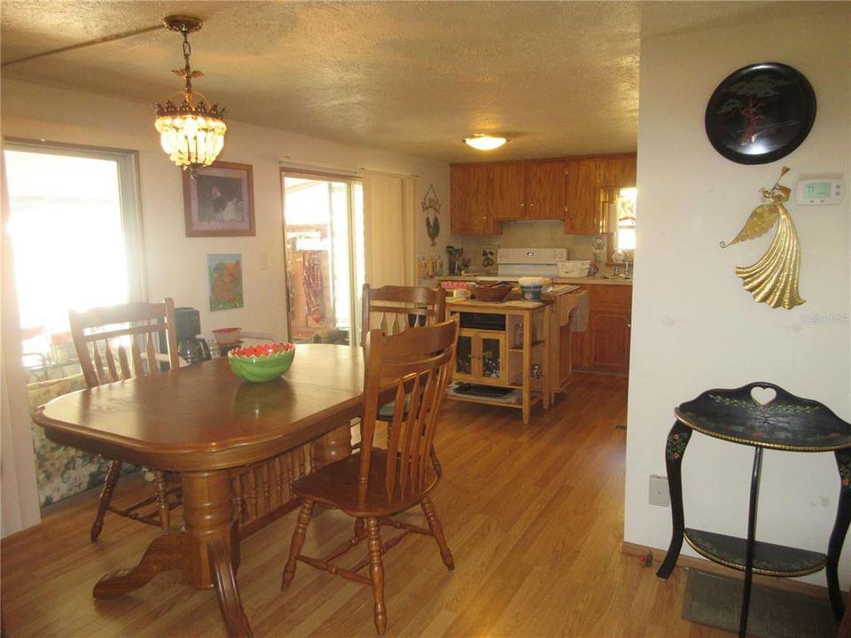 For Sale: $134,900 (3 beds, 1 baths, 958 Square Feet)