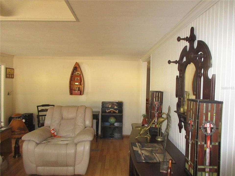 For Sale: $134,900 (3 beds, 1 baths, 958 Square Feet)