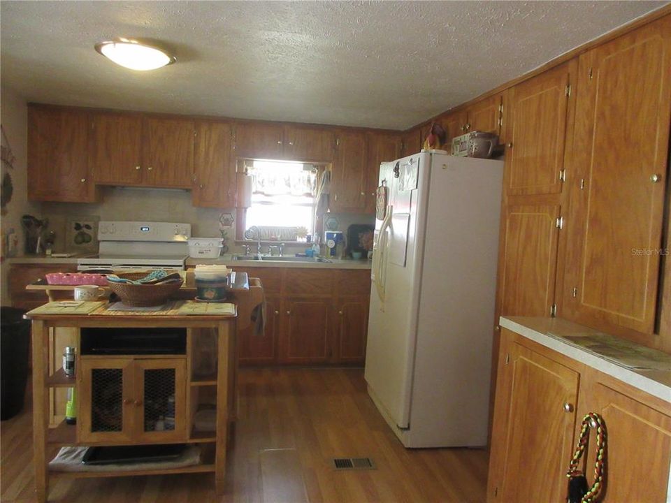 For Sale: $134,900 (3 beds, 1 baths, 958 Square Feet)