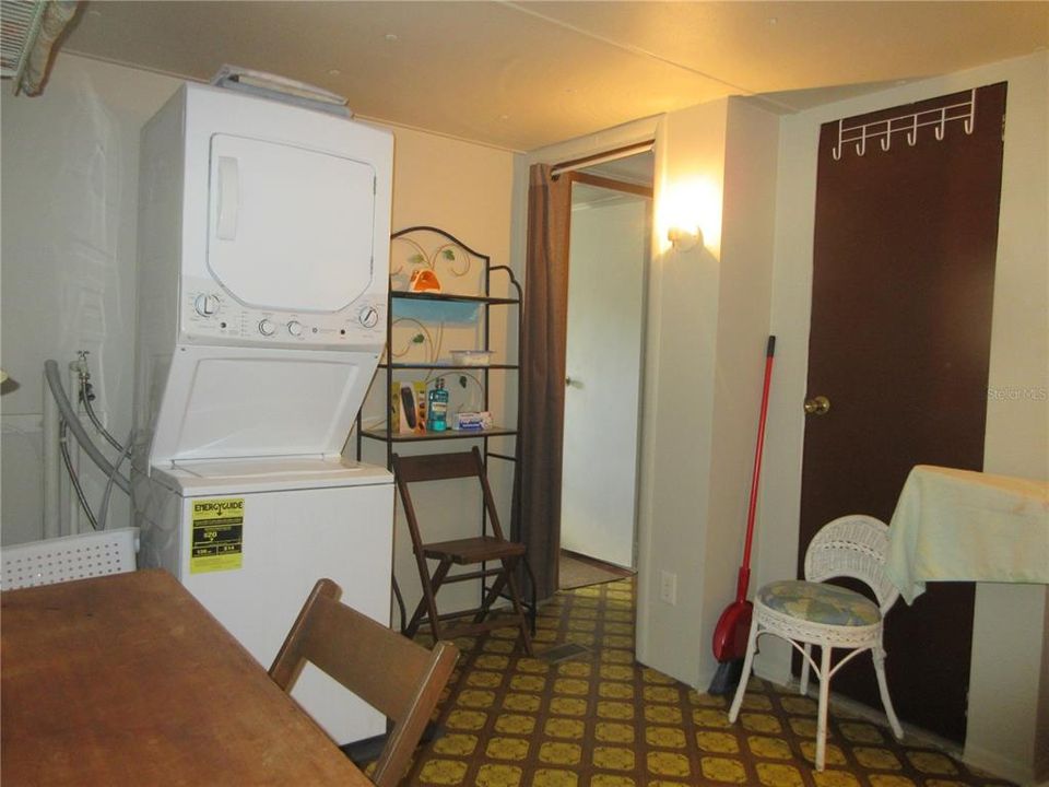 For Sale: $134,900 (3 beds, 1 baths, 958 Square Feet)