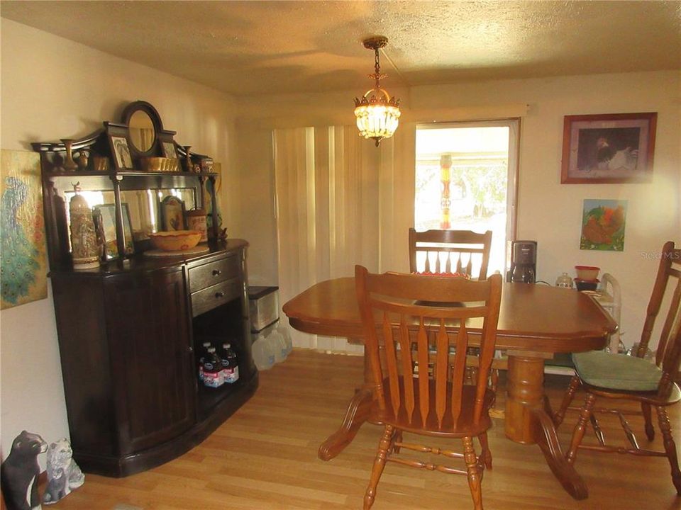 For Sale: $134,900 (3 beds, 1 baths, 958 Square Feet)