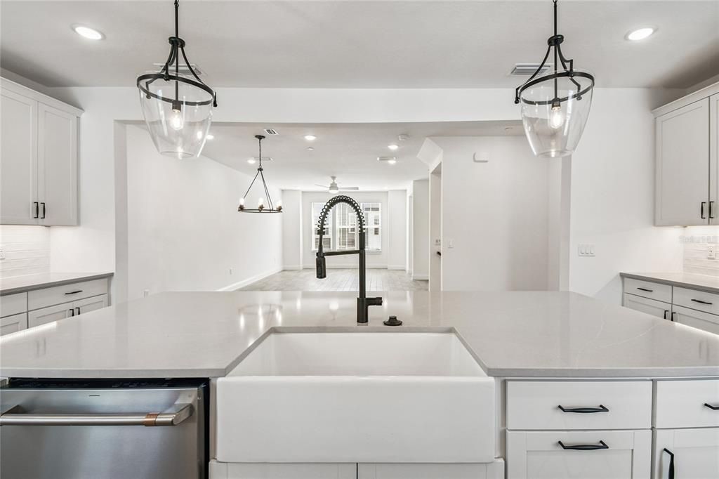 En Venta: $525,000 (4 camas, 3 baños, 2163 Pies cuadrados)