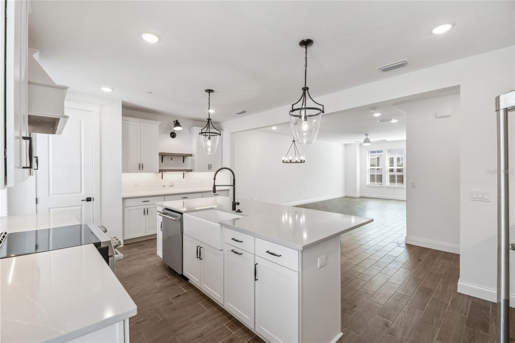 En Venta: $525,000 (4 camas, 3 baños, 2163 Pies cuadrados)