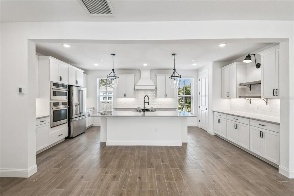 En Venta: $525,000 (4 camas, 3 baños, 2163 Pies cuadrados)