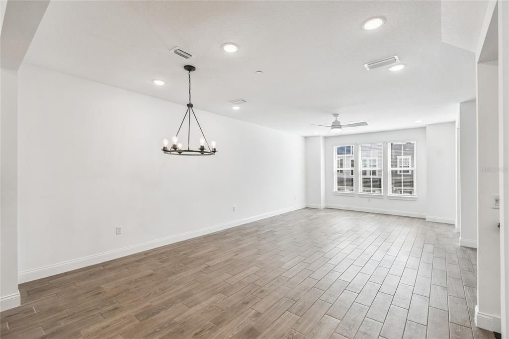 En Venta: $525,000 (4 camas, 3 baños, 2163 Pies cuadrados)