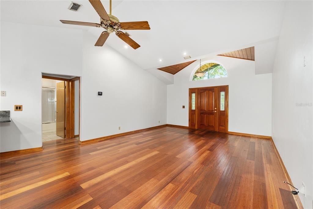 待售: $450,000 (3 贝兹, 2 浴室, 1727 平方英尺)