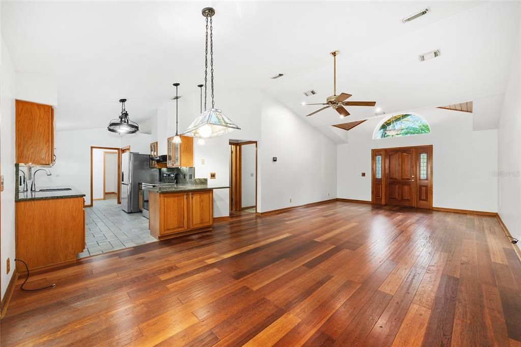 待售: $450,000 (3 贝兹, 2 浴室, 1727 平方英尺)