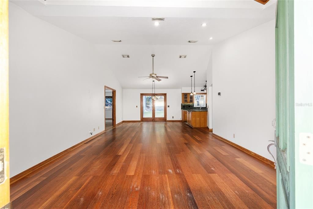 待售: $450,000 (3 贝兹, 2 浴室, 1727 平方英尺)