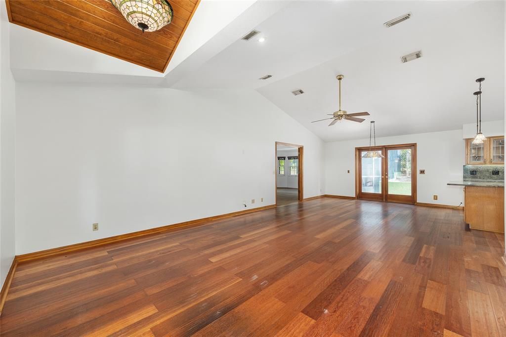 待售: $450,000 (3 贝兹, 2 浴室, 1727 平方英尺)