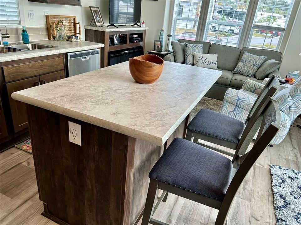 待售: $129,900 (1 贝兹, 1 浴室, 503 平方英尺)