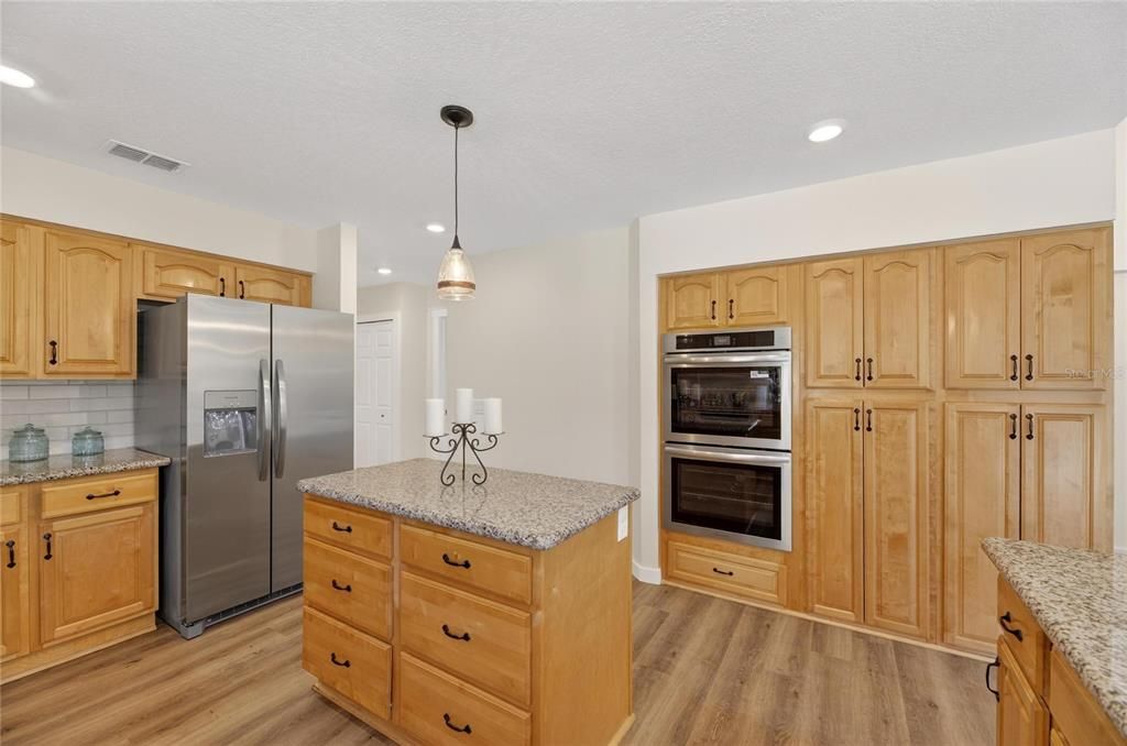 На продажу: $539,990 (3 спален, 2 ванн, 2512 Квадратных фут)