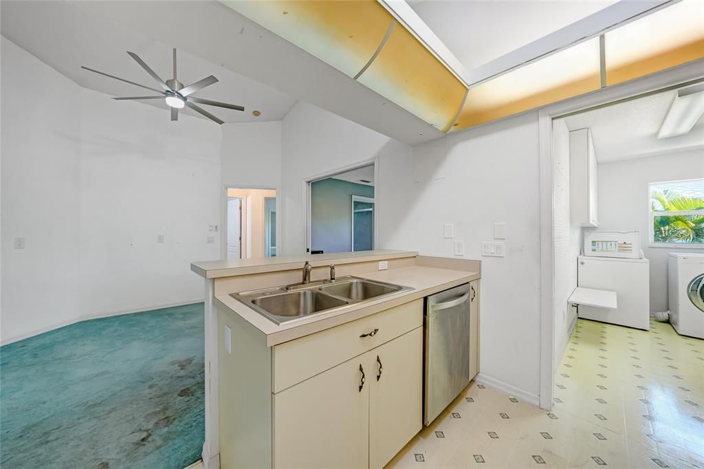 На продажу: $350,000 (3 спален, 2 ванн, 1706 Квадратных фут)