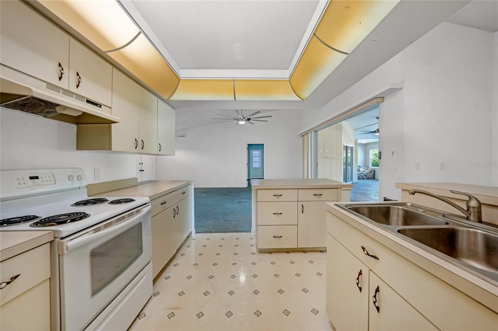 На продажу: $350,000 (3 спален, 2 ванн, 1706 Квадратных фут)