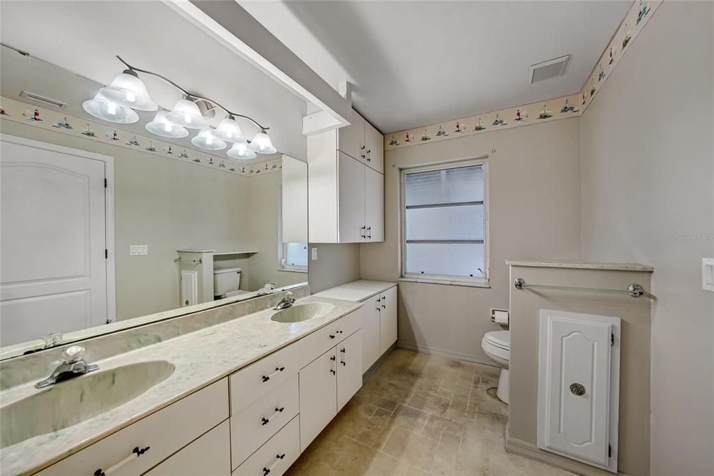 На продажу: $350,000 (3 спален, 2 ванн, 1706 Квадратных фут)