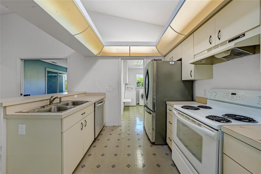 На продажу: $350,000 (3 спален, 2 ванн, 1706 Квадратных фут)