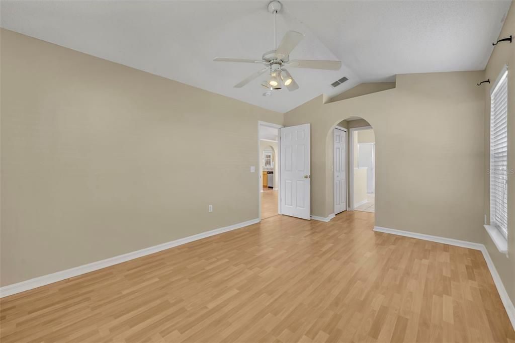 For Sale: $480,000 (4 beds, 2 baths, 1888 Square Feet)