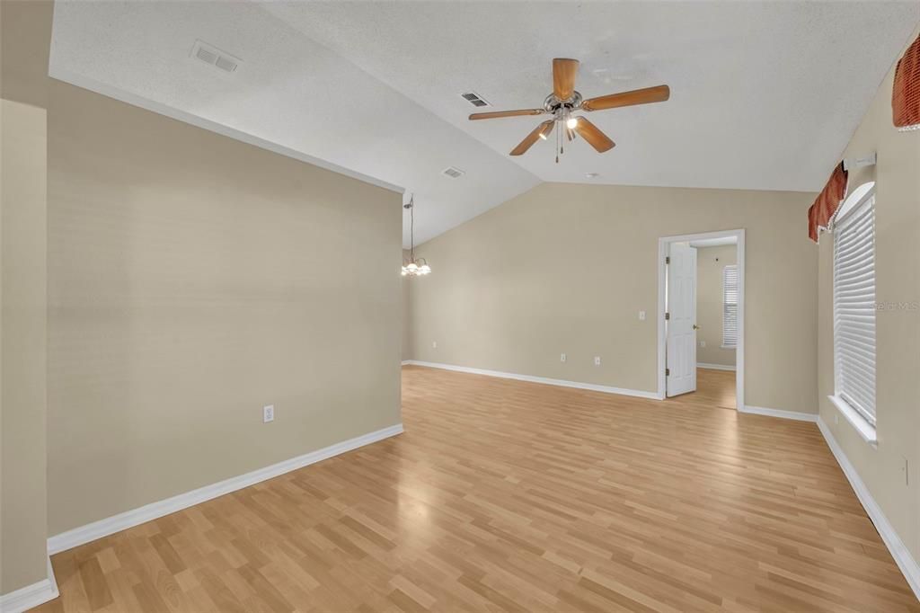 For Sale: $480,000 (4 beds, 2 baths, 1888 Square Feet)