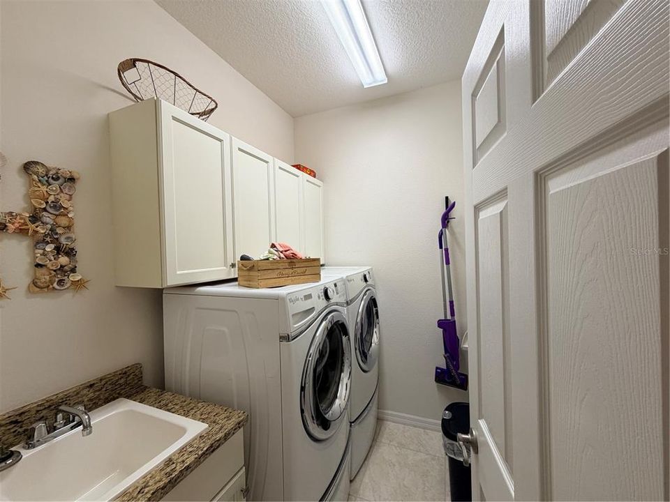 For Rent: $2,750 (2 beds, 2 baths, 1428 Square Feet)