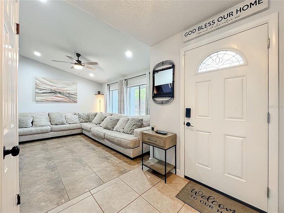 For Sale: $349,900 (3 beds, 2 baths, 1529 Square Feet)