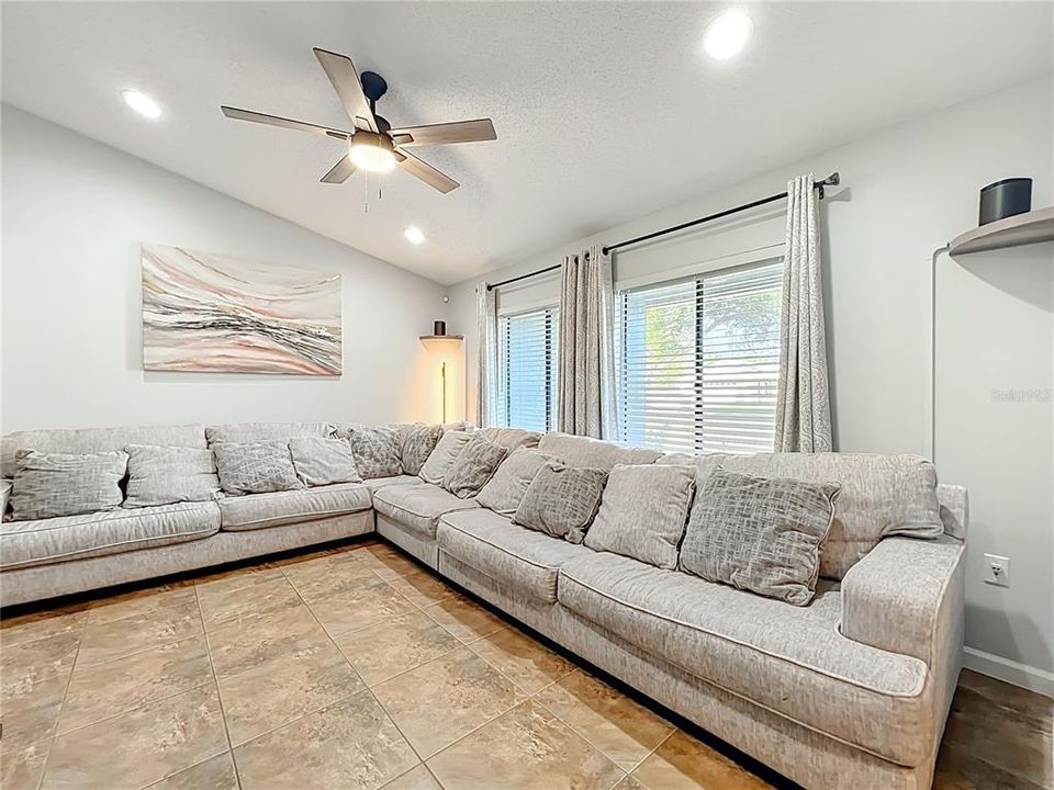 For Sale: $349,900 (3 beds, 2 baths, 1529 Square Feet)