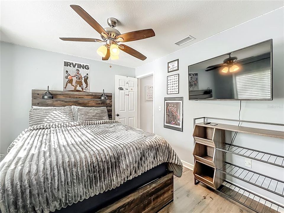 For Sale: $349,900 (3 beds, 2 baths, 1529 Square Feet)