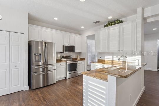 En Venta: $419,900 (4 camas, 2 baños, 1910 Pies cuadrados)