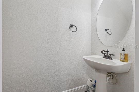 En Venta: $419,900 (4 camas, 2 baños, 1910 Pies cuadrados)