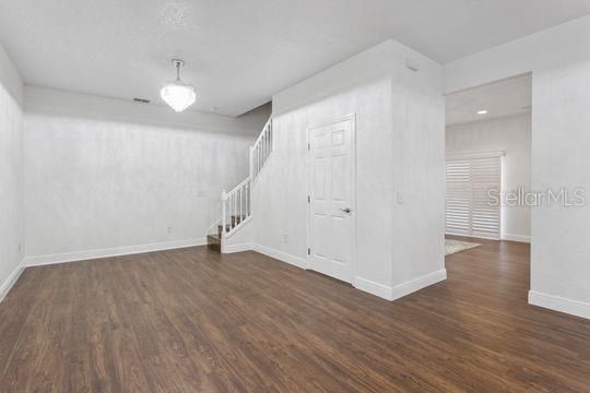 En Venta: $419,900 (4 camas, 2 baños, 1910 Pies cuadrados)