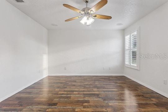 En Venta: $419,900 (4 camas, 2 baños, 1910 Pies cuadrados)