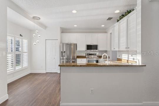 En Venta: $419,900 (4 camas, 2 baños, 1910 Pies cuadrados)