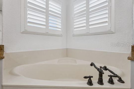 En Venta: $419,900 (4 camas, 2 baños, 1910 Pies cuadrados)