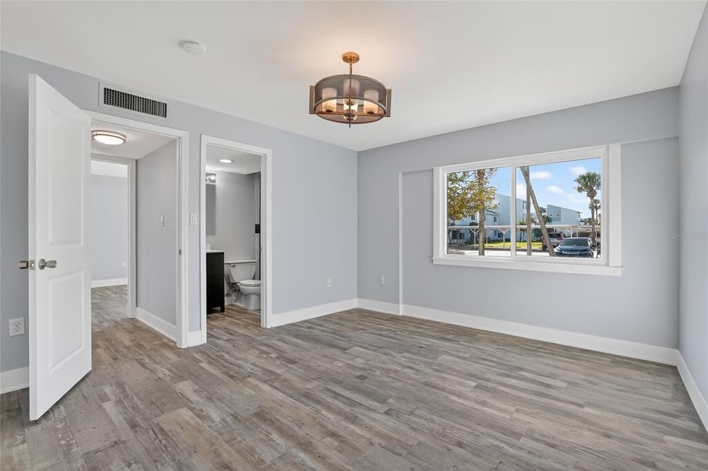 На продажу: $569,000 (2 спален, 2 ванн, 1118 Квадратных фут)