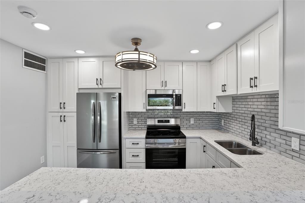 На продажу: $569,000 (2 спален, 2 ванн, 1118 Квадратных фут)