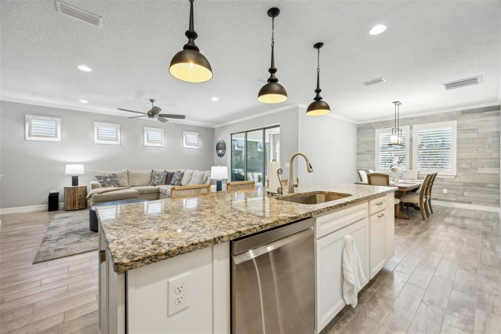 待售: $530,000 (2 贝兹, 2 浴室, 1850 平方英尺)