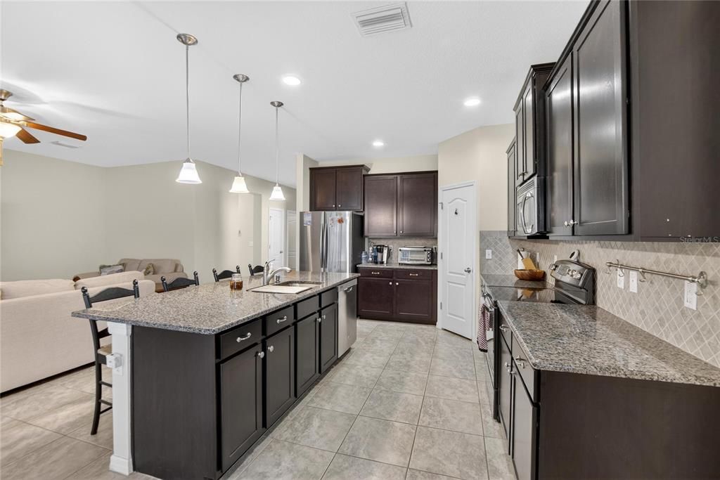 For Sale: $369,900 (3 beds, 2 baths, 2048 Square Feet)