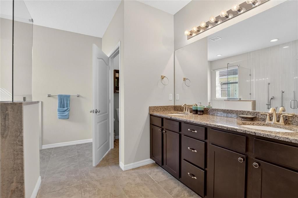 For Sale: $369,900 (3 beds, 2 baths, 2048 Square Feet)