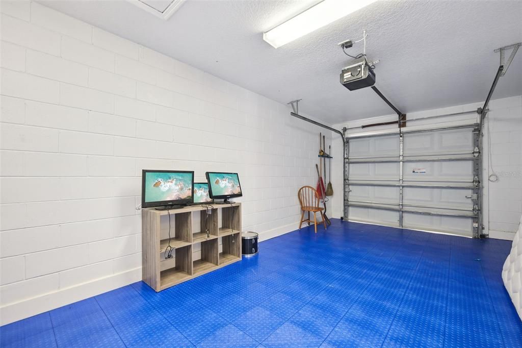 For Sale: $305,000 (3 beds, 2 baths, 1158 Square Feet)