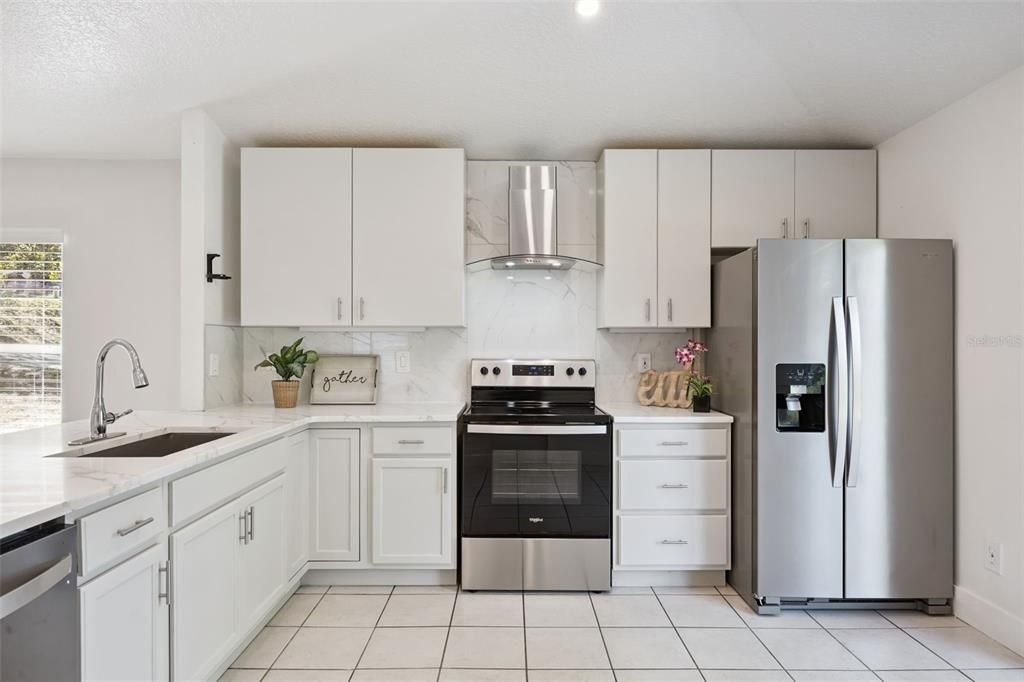 For Sale: $305,000 (3 beds, 2 baths, 1158 Square Feet)